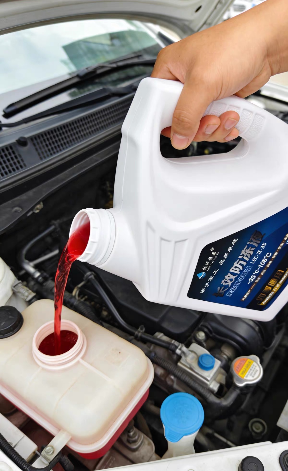 大舅哥扔给我一桶防冻液，说“别瞎买了”